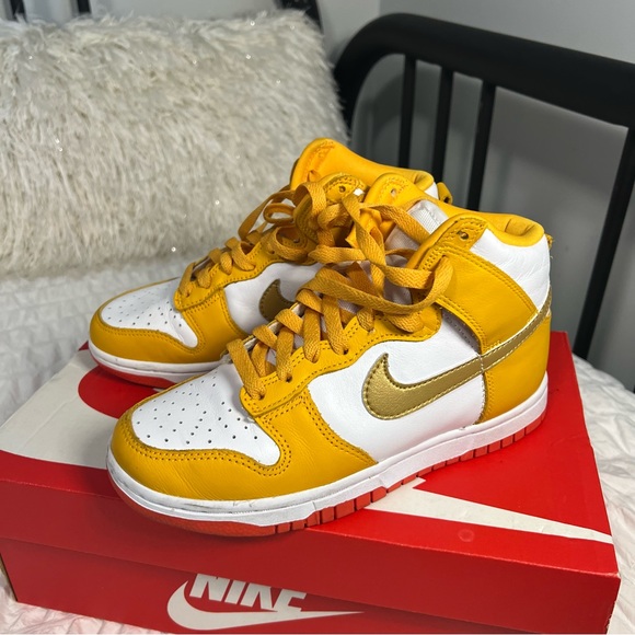 Nike Gold Cover Dunk high - Picture 1 of 5